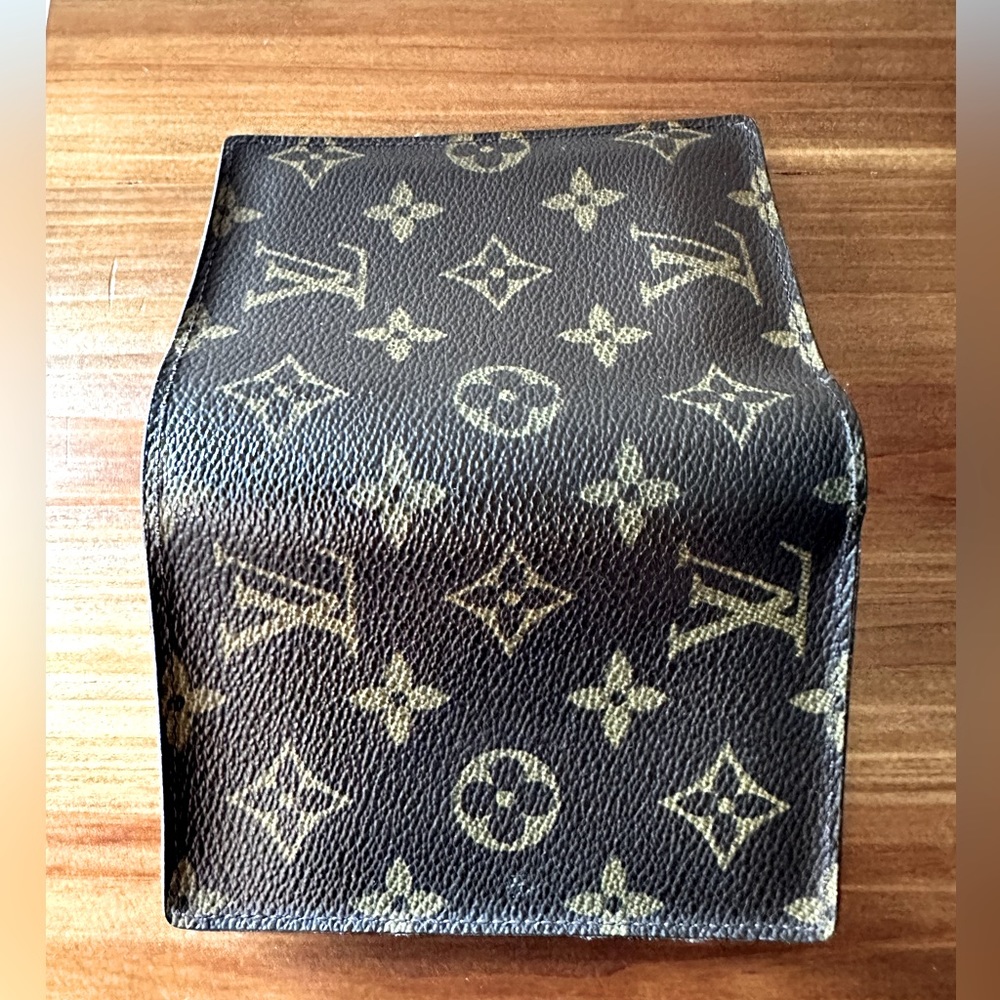 Authentic Louis Vuitton Monogram Multiple Wallet in excellent condition.